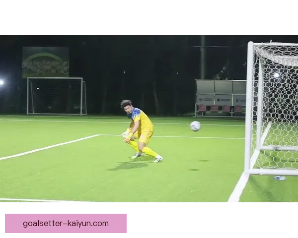 足球现场照片展现比赛氛围与精彩瞬间，备受球迷期待与关注